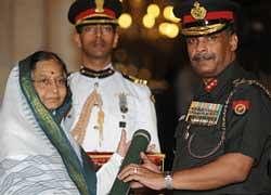 Indian President Prathibha Singh Patil (L) presents presents The Ati Vishisht Seva Medal to Major General Sathish Chandra Nair of The Infantry during a Indian Defence Investiture Ceremony at Presidential House in New Delhi on April 9, 2010. The Indian President presented 71 Kirti Chakra, 'presence of the enemy', Shaurya Chakra, 'the face of the enemy', Uttam Yuddh Seva Medals and Param Vishisht Seva Medals to Indian Army, Naval and Air Force personnel. AFP