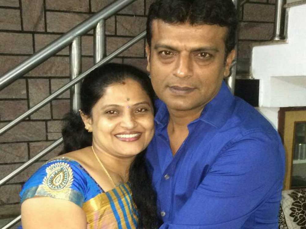 Couple committed sucide over financial row and harassment from money moneylenders in Kalasipalya on Monday night. The deceased husband and wife have been identified as Nanjunda Swamy (48) and Pushalatha946) resident of pipeline road.