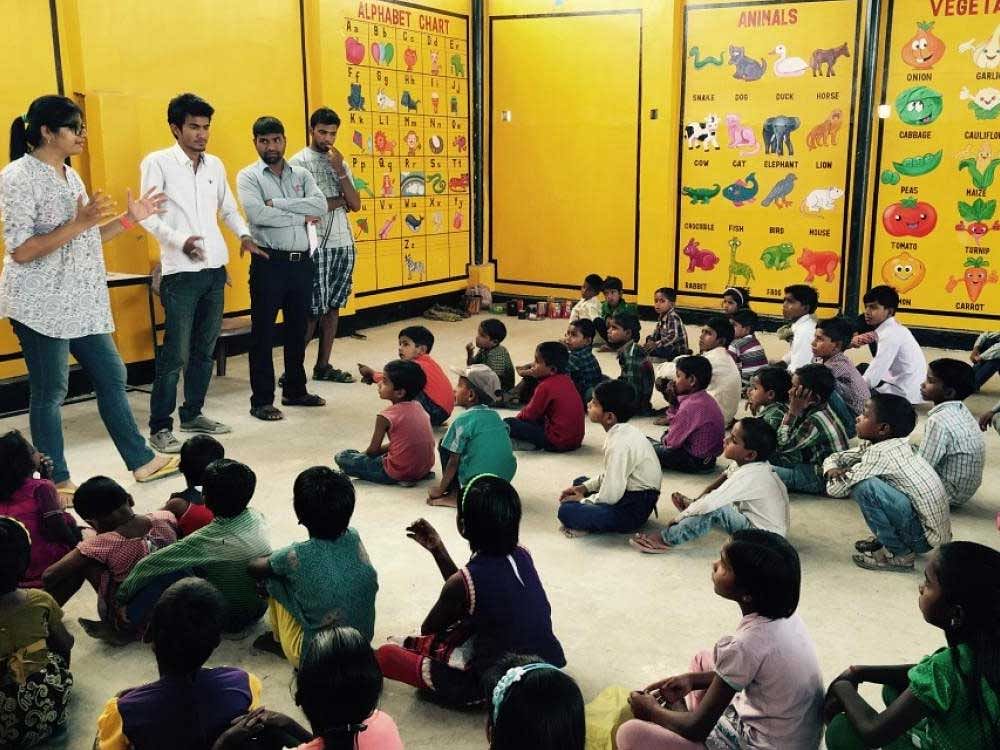 Shubhendur Pandey and his team teach slum children.