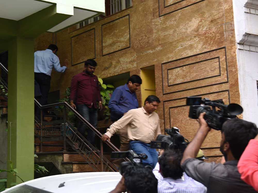 I-T officials at the residence of Vijay Mulgund, secretary, KPCC, at Rajajinagar in Bengaluru on Wednesday. DH photo
