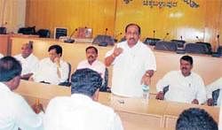 Chalking strategy: Legislator K P Bachegowda speaking at the meeting of Action Committee for Permanent Irrigation Project at Chikkaballapur on Saturday. DH PHOTO