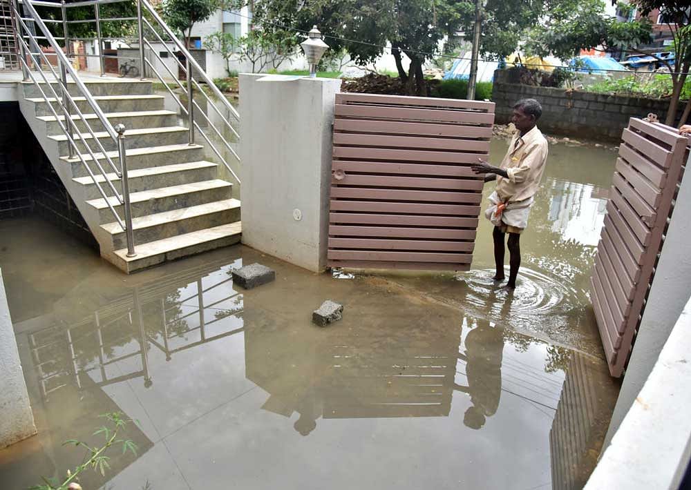 Sewage water that has entered into a house on 14th B Cross Road in HSR Layout 6th sector. DH Photo