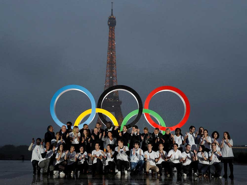 Parisians, athletes and officials pose in front of Olympic rings to celebrate the IOC official announcement that Paris won the 2024 Olynpic bid during a ceremony at the Trocadero square in Paris, France, September 13, 2017 . REUTERS