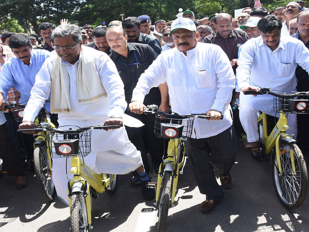 The project will be implemented at a cost of Rs 80 crore. It will work just like the public bicycle sharing system ''Trin Trin" that was launched by Chief Minister Siddaramaiah in Mysuru on June 4, 2016. DH File Photo.