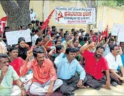 Case and cause: CPM workers staging a dharna in front of the Deputy Commmissioners office in Kolar on Monday. DH photo