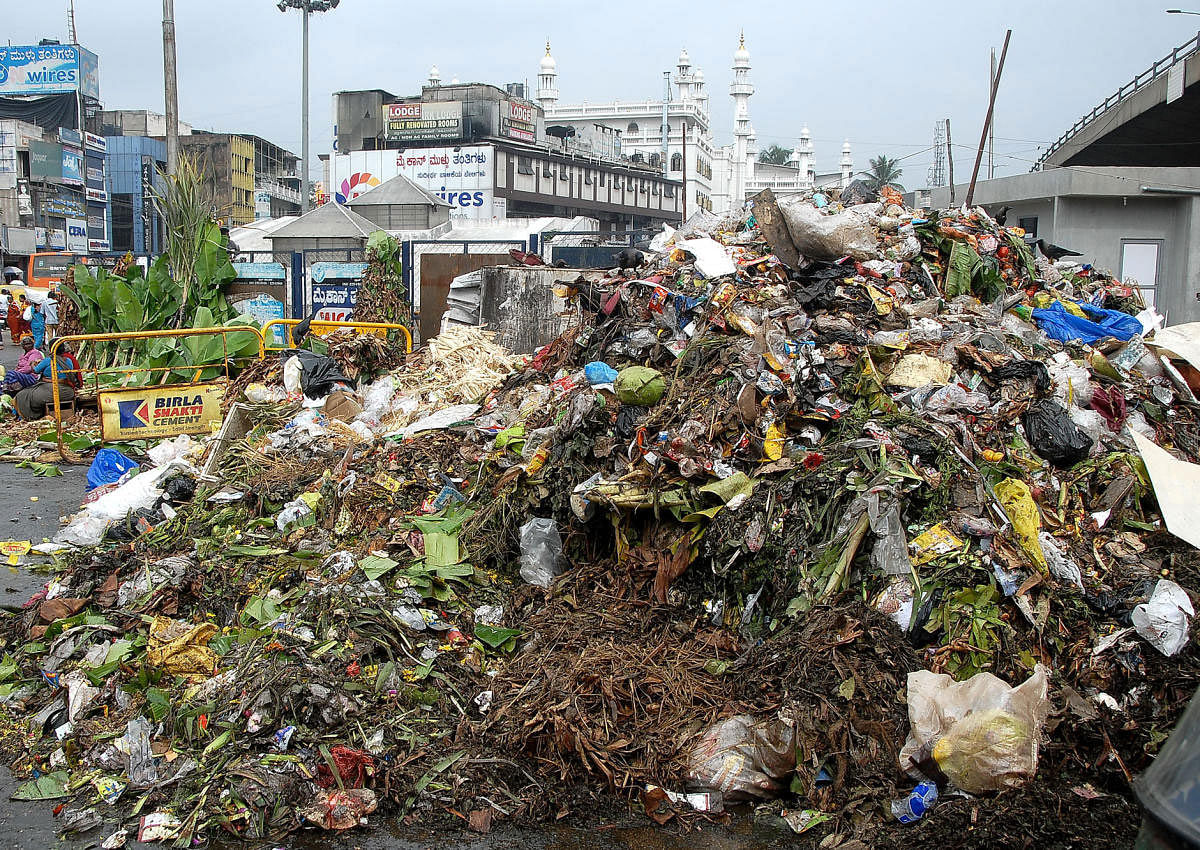 A huge pile of garbage lies uncleared at K R Market on Sunday, after Dasara. DH Photo.