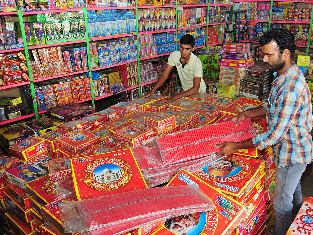 With losses running into crores, their Diwali was going up in smoke, said shopkeepers in Sadar Bazar and Jama Masjid, two of the biggest cracker markets in the city. DH file photo