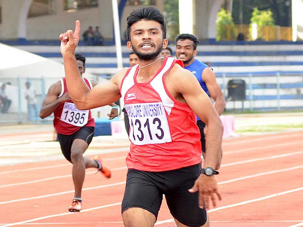 Bharath L of St. Joseph College for Commerce won the gold in the Men 200 mts run in the 53rd Bangalore University Inter Collegiate Athletic Championship for Men & Women 2017-18 at Sree Kanteerava Stadium in Bengaluru on Tuesday. DH Photo Srikanta Sharma R.