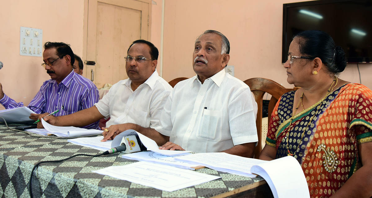 Mulki-Moodbidri MLA K Abhayachandra Jain chairs Mangaluru talukpanchayat quarterly KDP meeting on Friday. Taluk panchayat president Muhammed Monu looks on. DH Photo