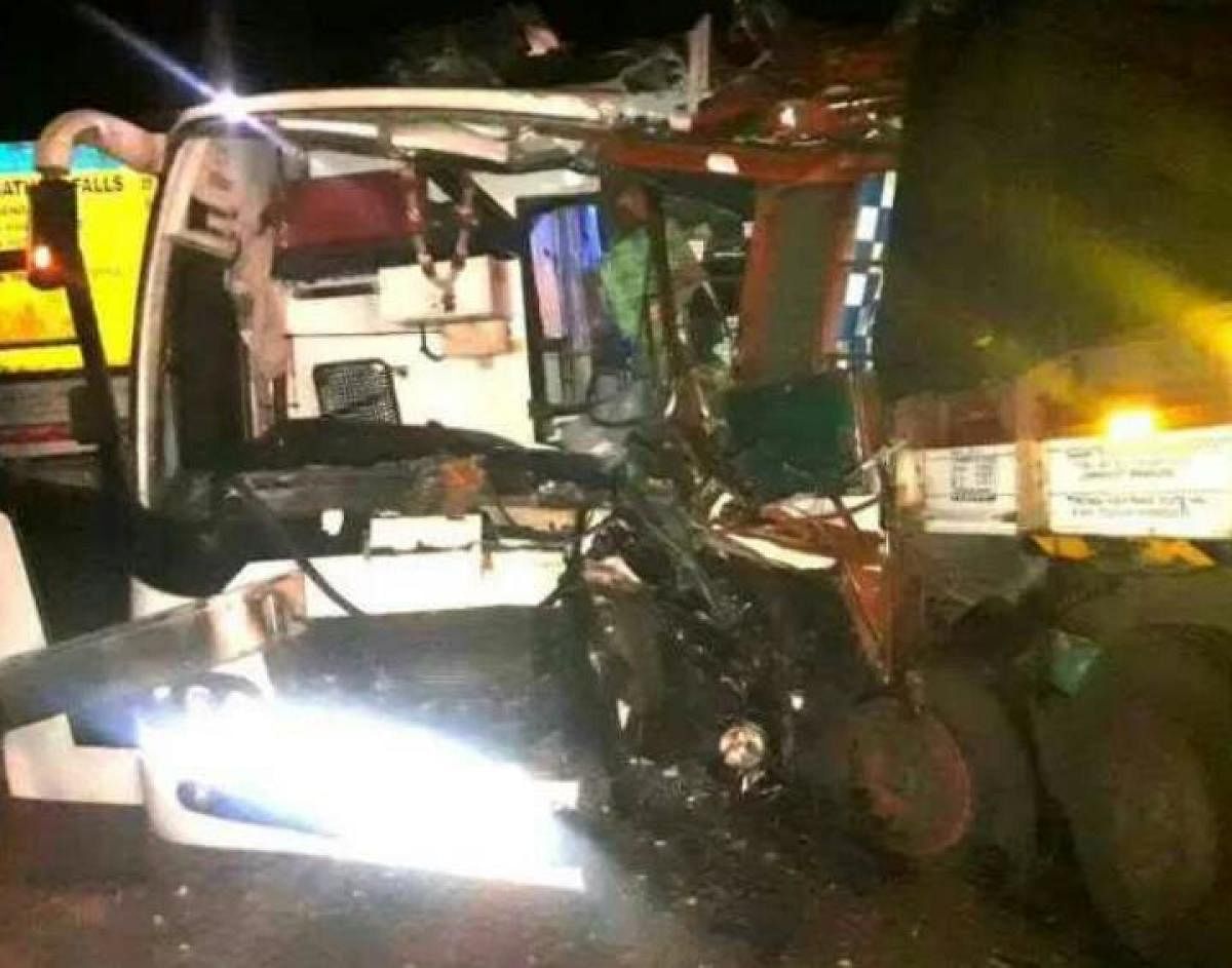 As many as 31 people sustained injuries in a head-on collision between a private bus and a lorry bearing Tamil Nadu registration on NH-63 near Yellapur in Uttara Kannada district on Saturday night.
