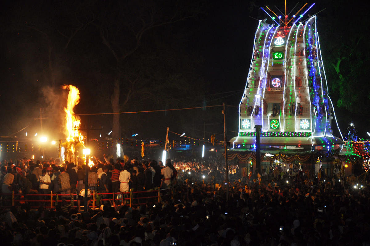 Thousands of devotees attend Chandramandala Utsav, during the five-day Chikkallur Jatra in Kollegal taluk, Chamarajanagar district, recently.