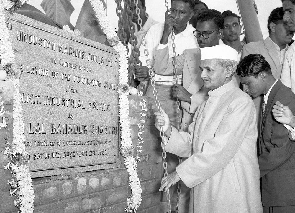 Lal Bahadur Shastri inaugurating the HMT Industrial Estate, circa 1960.
