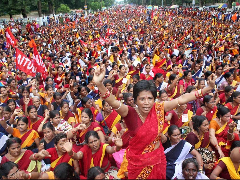 They demanded that the honorarium paid to the 1.3 lakh anganwadi workers and helpers should be increased. file photo