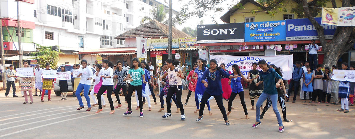 Students create awareness through a flash mob on the plastic menace at Brahmavar as a part of R-day celebrations.
