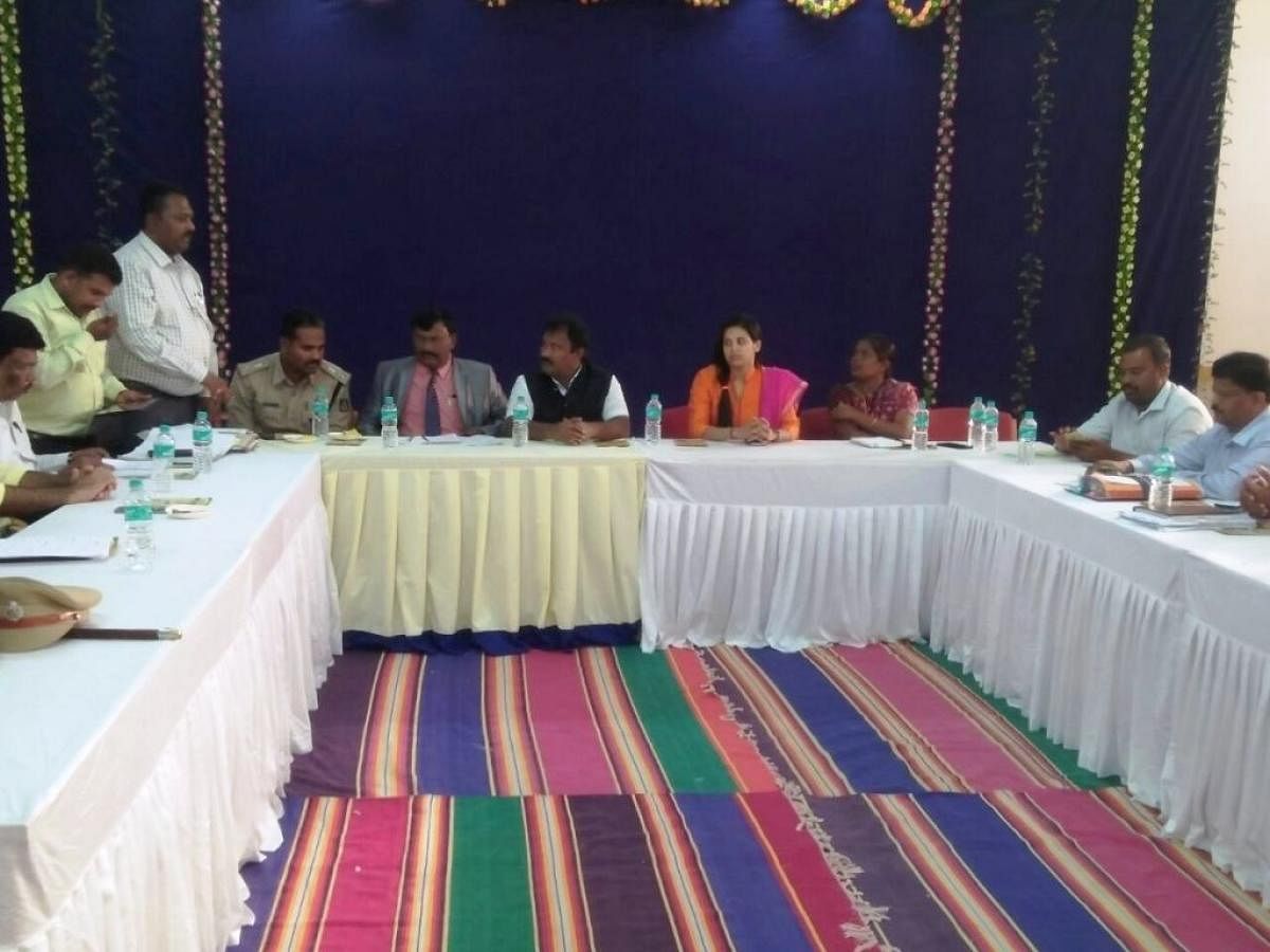 Safai Karmachari Commission Chairman M R Venkatesh chairs a meeting at Shravanabelagola, Hassan district on Wednesday.