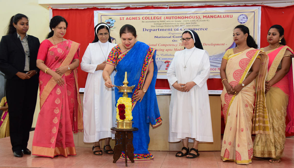 KCCI president Vathika Pai inaugurates the National-level conference on