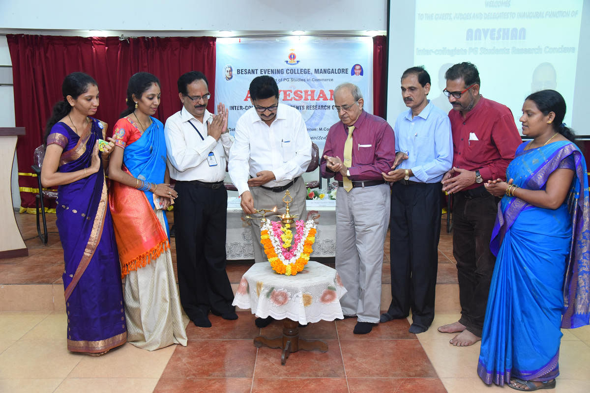 Prof Subrahmanya Yadapadithaya of Mangalore University inaugurates the intercollegiate PG Students Research Conclave at Besant Evening College.