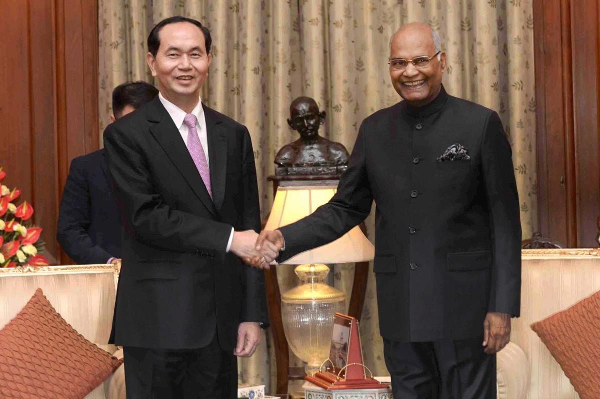 President Ram Nath Kovind shakes hands with his Vietnamese counterpart Tran Dai Quang at Rashtrapati Bhawan in New Delhi on Saturday.