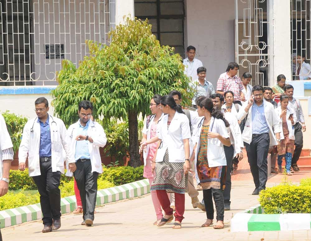 The original bill had the provision of a National Licentiate Examination, which a MBBS graduate needs to pass in order to be registered as a practising doctor. DH file photo