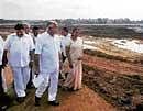 ON THE SPOT: Chief Minister B S Yeddyurappa visited several lakes in Bangalore city along with MLA Shobha Karandlaje  on Wednesday. DH Photo.