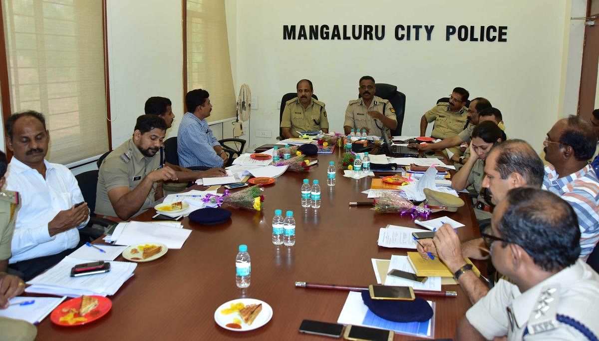 IGP (Western Range) Arun Chakravarthy chairs Karnataka and Kerala inter-state border police officers meeting in Mangaluru on Wednesday.