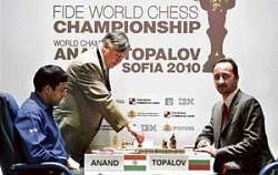 touch of a genius: Former world champion Anatoly Karpov makes the first move to start Mondays seventh game. reuters