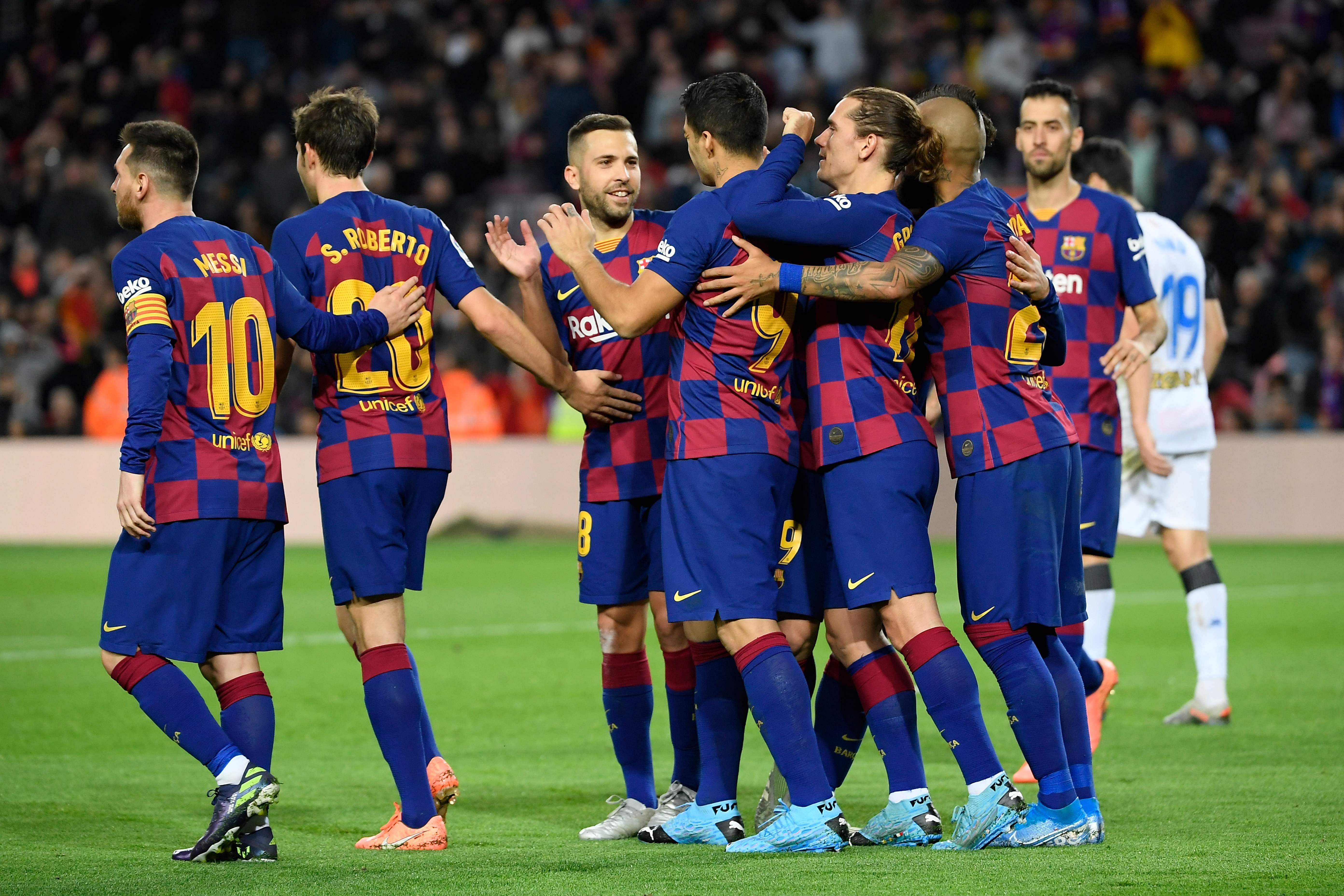 Barcelona's Uruguayan forward Luis Suarez (C) celebrates with teammates after scoring a penalty during the Spanish league football match FC Barcelona against Deportivo Alaves at the Camp Nou stadium in Barcelona. (AFP Photo)