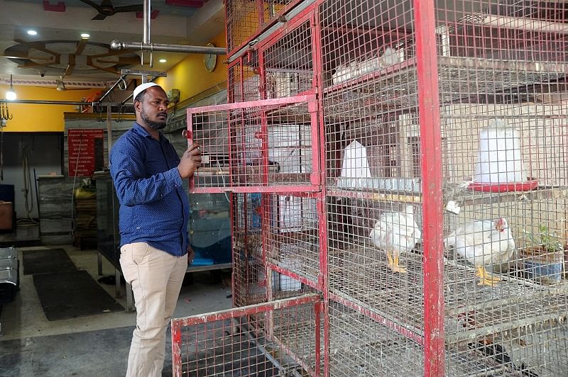 An almost empty chicken shop seen at Jayanagar, Bengaluru. (DH Photo)