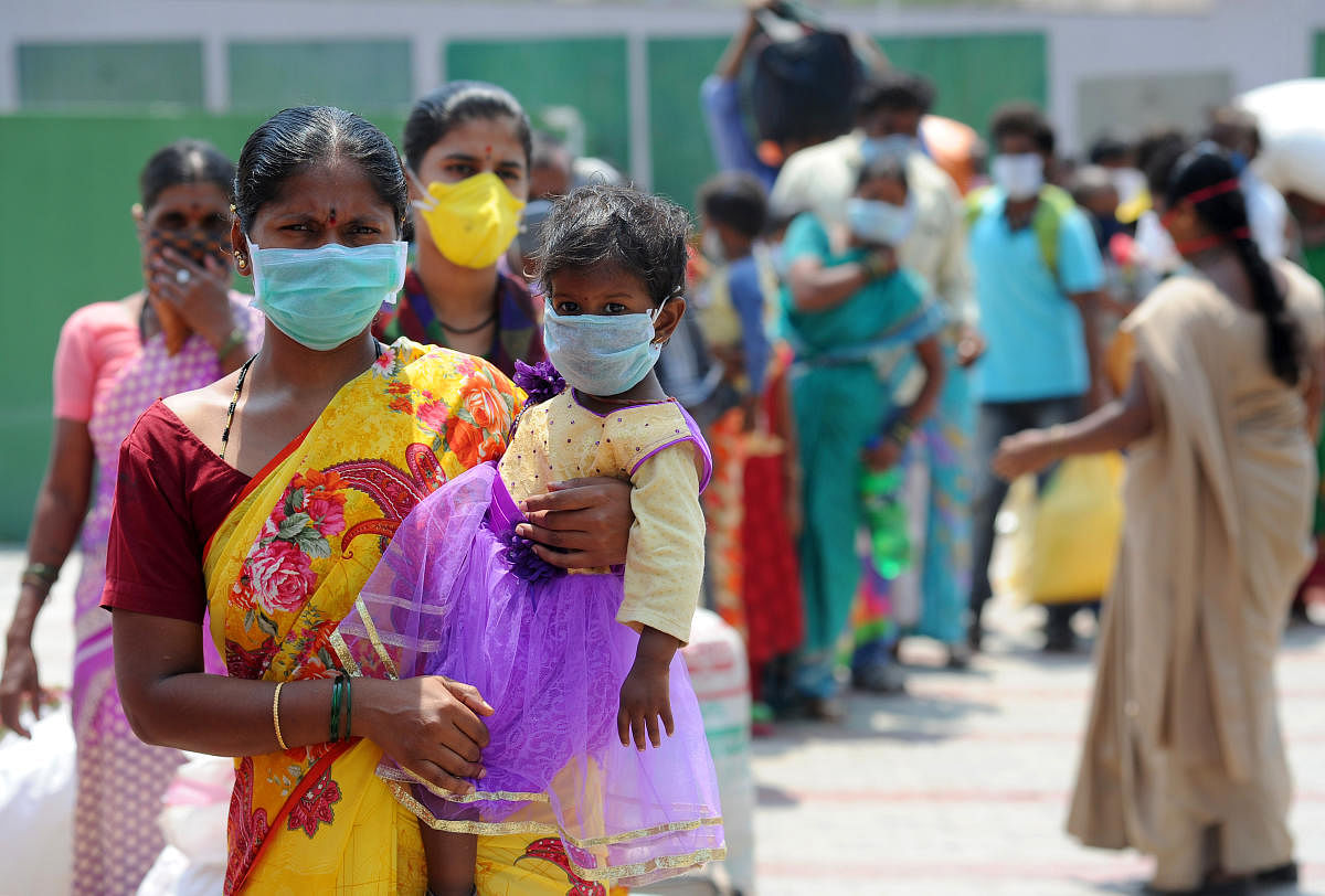 People wearing facemask amid coronavirus lockdown (DH Photo)