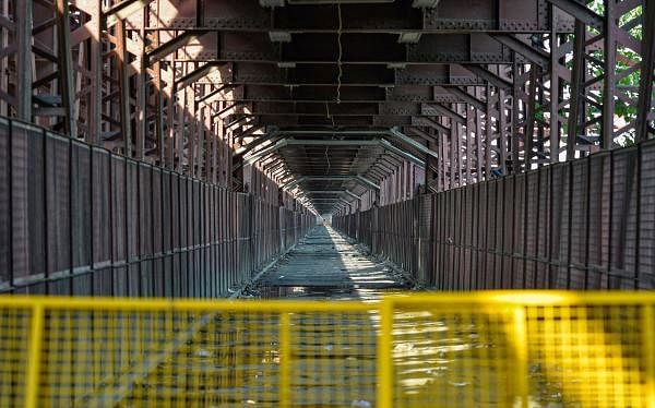 Barricades set up on the Old Yamuna Bridge (Loha Pul) to restrict public movement during the nationwide lockdown, imposed in the wake of the coronavirus pandemic, in New Delhi, Wednesday, April 22, 2020. (PTI Photo/Manvender Vashist)
