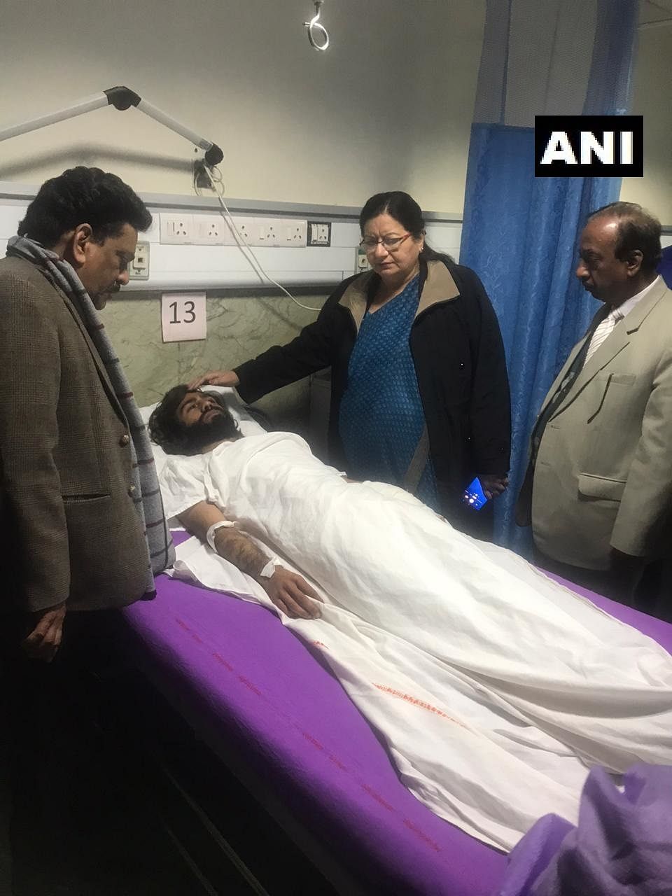 Najma Akhtar, Vice-Chancellor of Jamia Millia Islamia visited All India Institute of Medical Sciences (AIIMS) trauma centre to enquire about the health of Shadab Farooq. Farooq is a student of Jamia Millia Islamia and was injured in firing in Jamia area, earlier today. (Twitter image/@ANI)