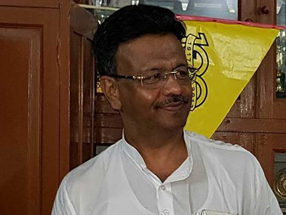 While Hakim secured 121 votes out of the total 144 members of the Kolkata Municipal Corporation (KMC), Purohit managed to get only five votes.