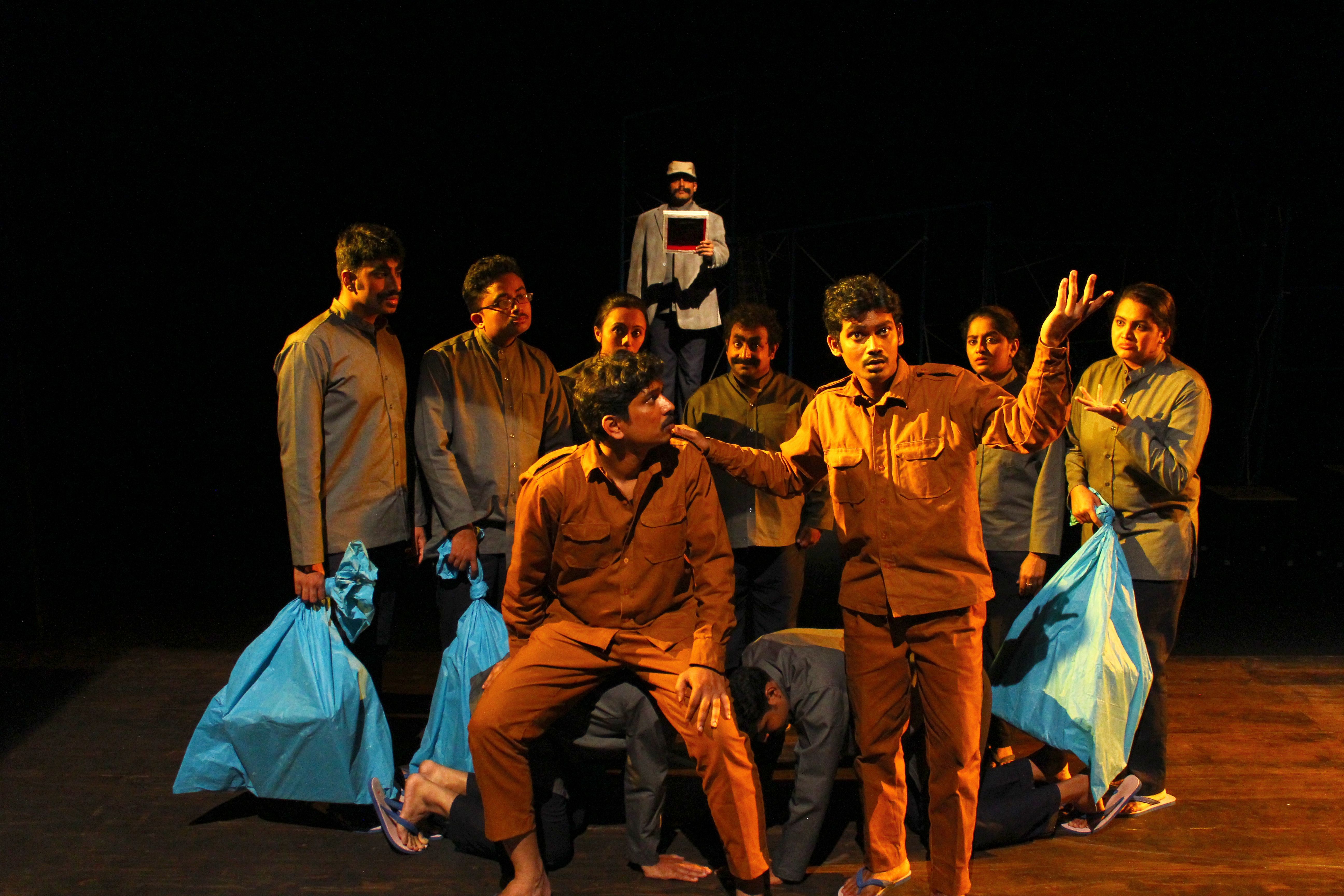 ‘Kododilla Bidodilla’ is a Kannada adaptation of ‘Can’t Play! Won’t Pay’ by Dario Fo.