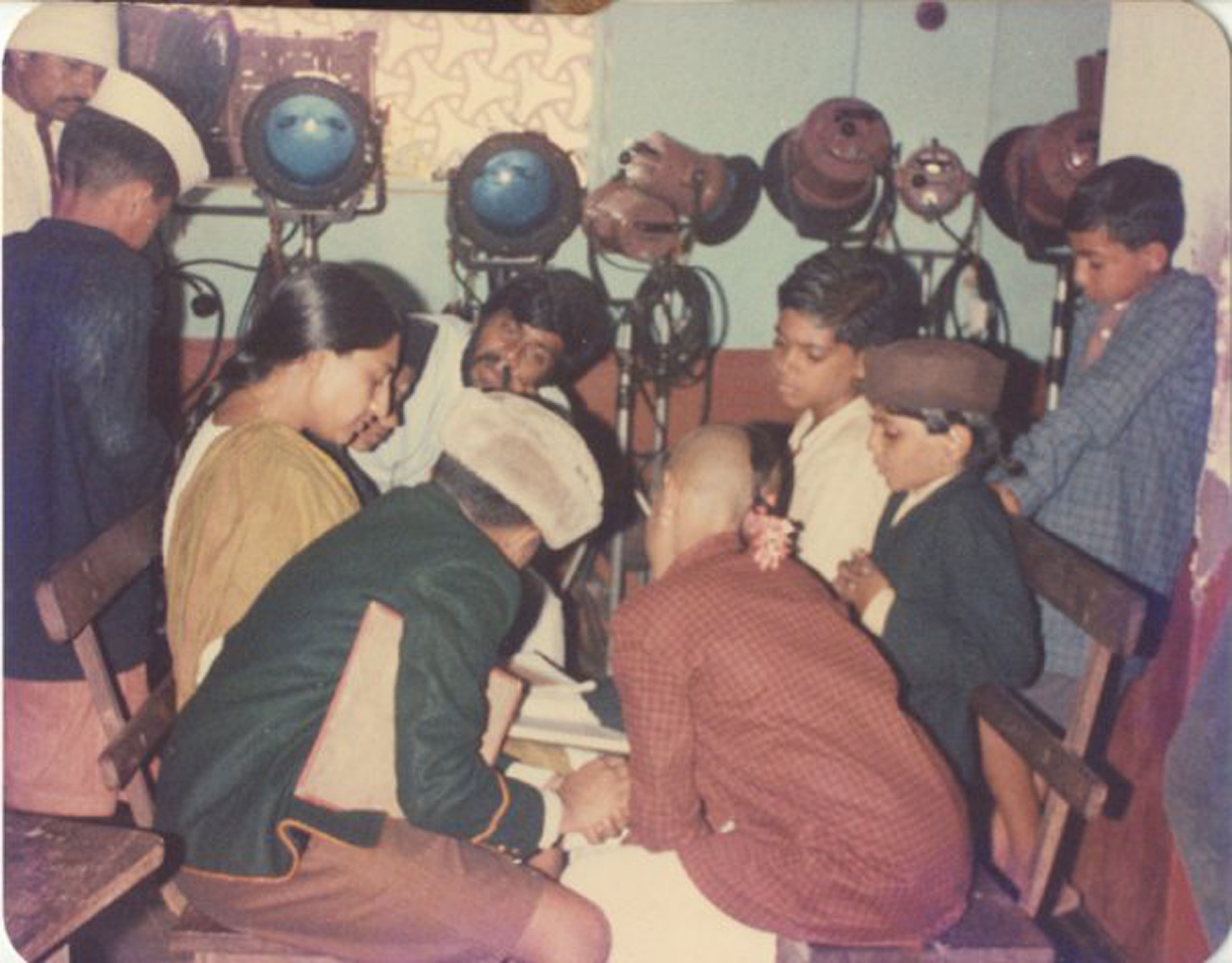 Making of Malgudi Days.Seen in the picture is Pinty  aka Padmavati Rao along with Shankar Nag, teaching the Hindi and English lines to Swami and his friends.