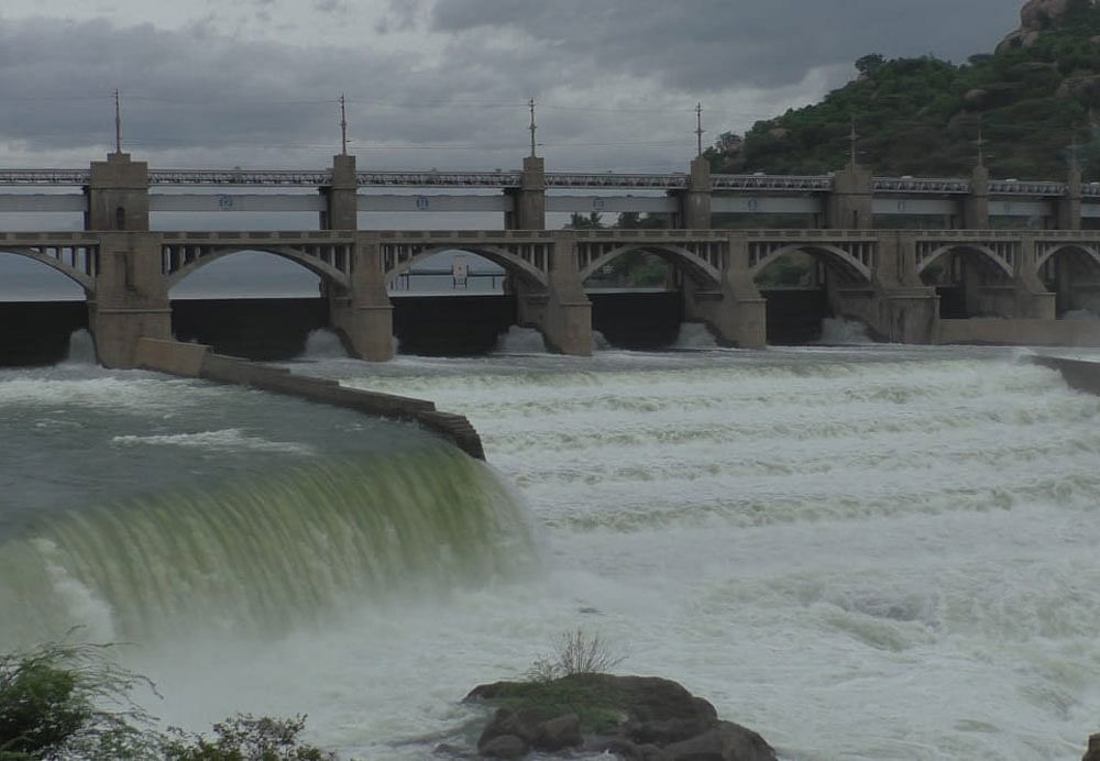 With the water inflow from the Kabini and KRS dams in Karnataka reaching an all-time high of 1.35 lakh cusecs, the water being released from the Mettur dam has been increased to 1.25 lakh cusecs.