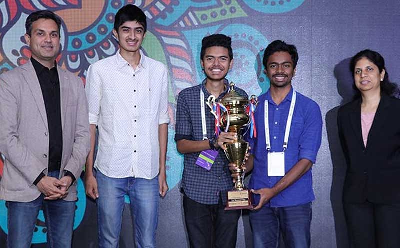 Anant Maheshwari, President, Microsoft India and Aparna Gupta, General Manager (India), Commercial Software Engineering, Microsoft, with the first runner-up, Team DrugSafe. Image source: Microsoft