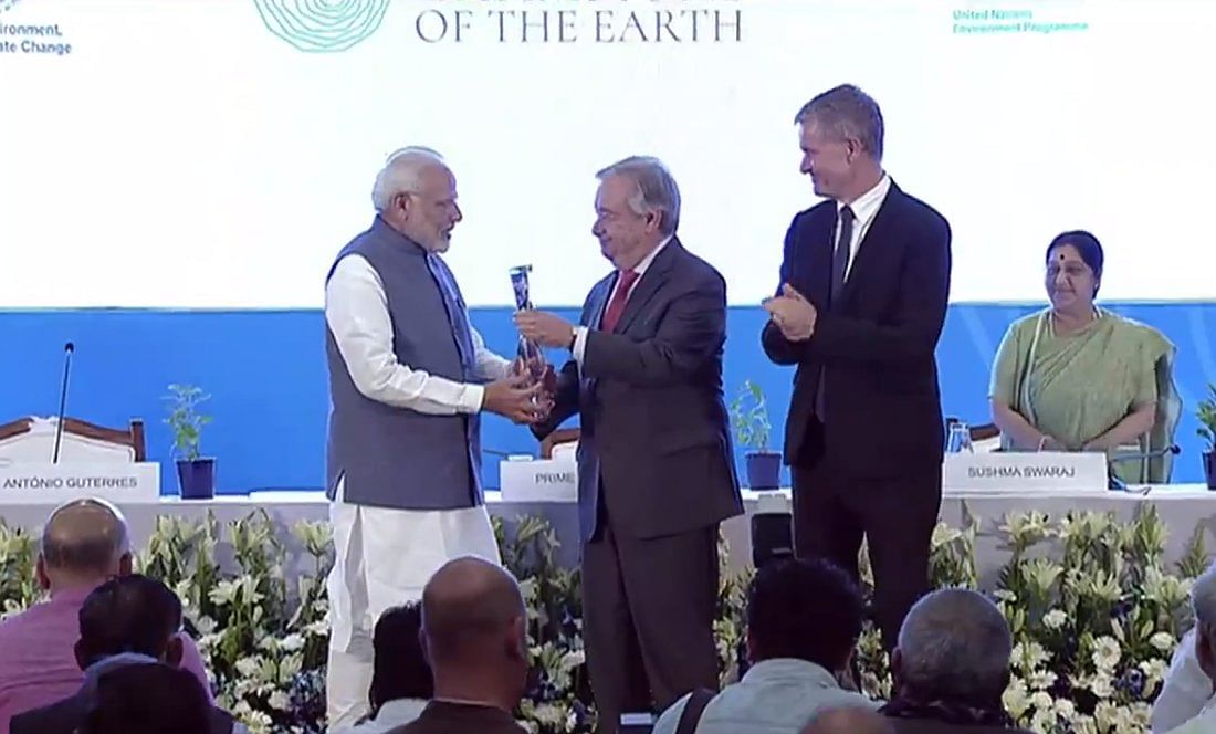 PM Modi receiving the award from the UN Secretary General Antonio Guterres. (Image source: Twitter/BJP4India)