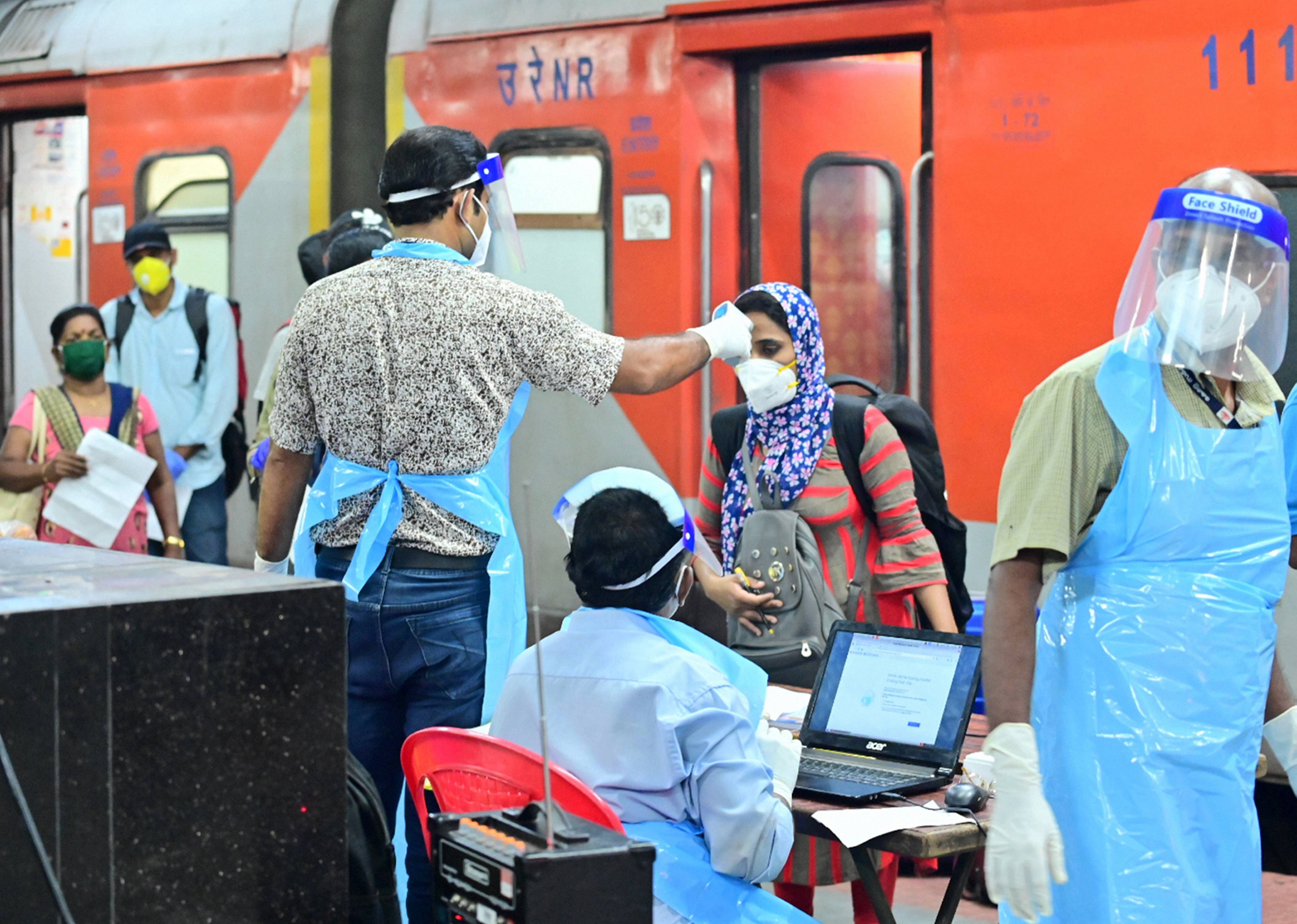 The rule comes days after around 50 passengers who arrived in Bengaluru from Delhi on May 14 refused to be quarantined at an institutional facility and created a ruckus at the station. PTI photo