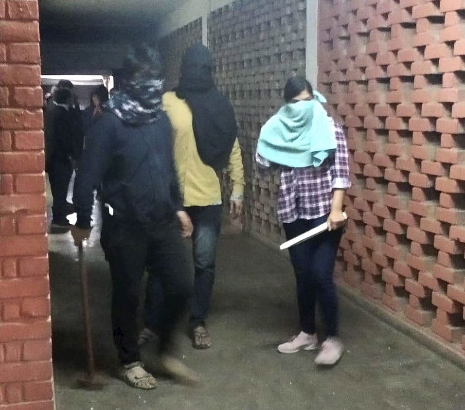 Masked miscreants armed with sticks roaming around campus, at JNU. TWITTER IMAGE RELEASED BY @JNUSUofficial , JAN. 5, 2020 