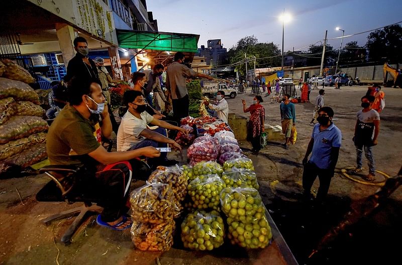Vendors at Okhla vegetable market during the nationwide lockdown, in wake of the coronavirus pandemic. (PTI Photo)