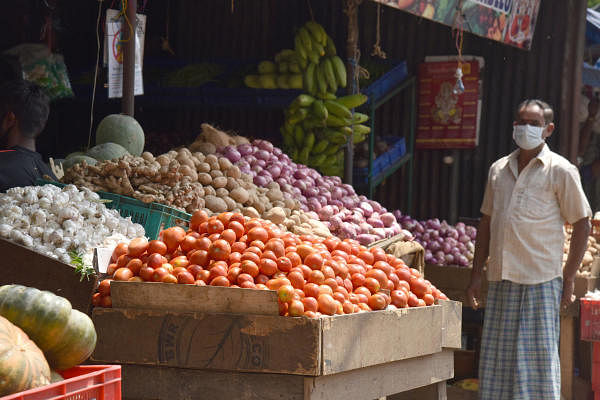 Vegetable vendors waiting for buyers during COVID-19 lockdown. (Credit: DH Photo/S K Dinesh)