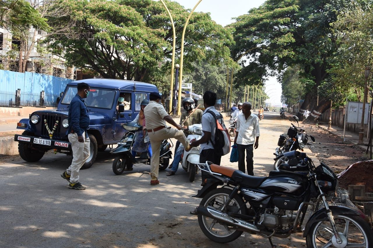 A policeman expressing ire for people violating prohibitory orders in Belagavi on Tuesday. (DH Photo/Raju Gavali)