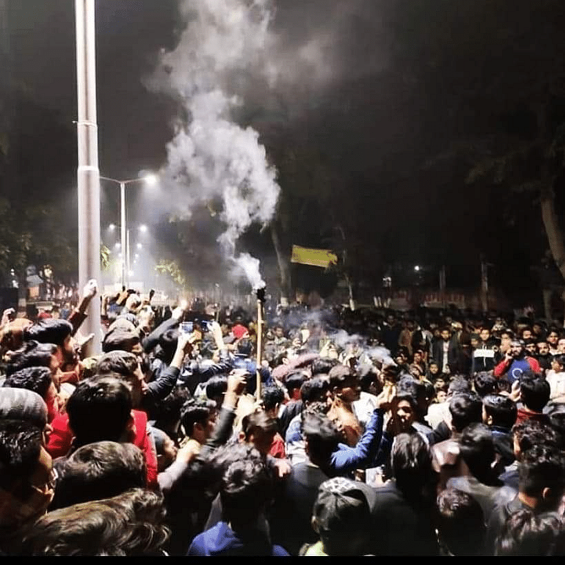 The police on Tuesday night filed a report against 20 student leaders and 500 other unnamed persons for defying prohibitory orders under Section 144 and holding a protest near Faiz Gate in the campus. Photo/Twitter (@parasnsingh95)