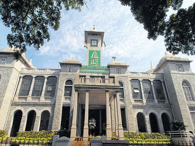 The building on Krishna Temple Road at Indiranagar 1st Stage has been constructed without following the sanctioned plan. The Bruhat Bengaluru Mahanagara Palike (BBMP) issued a demolition notice to the owner, Mani Kumaran, since the building did not follow the height specified in the plan. DH File Photo