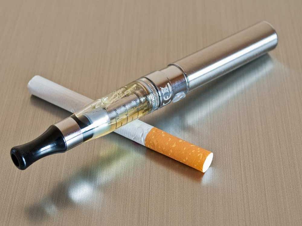 e-cigarettes are hand-held devices which help to create the feeling of tobacco smoking. Image Courtesy:Twitter