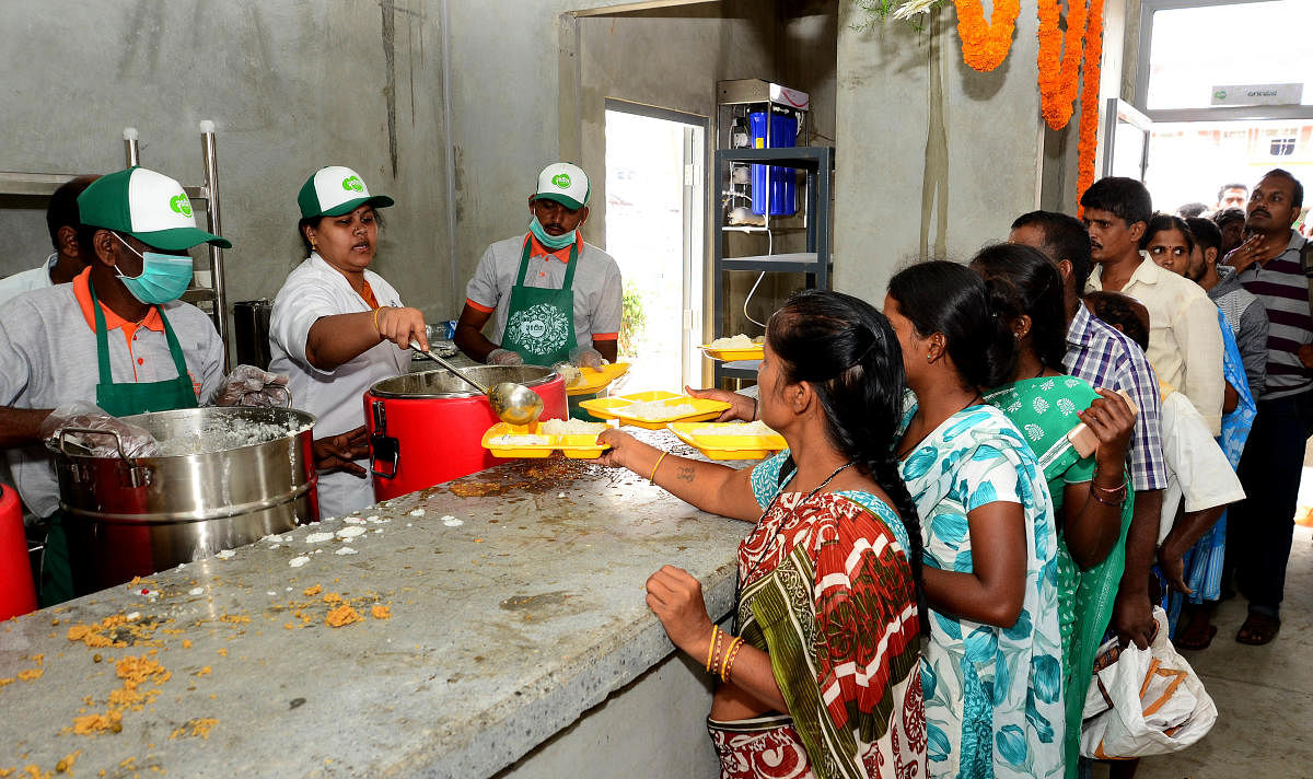 The BBMP has arranged for handwashing with soap and sanitizers. (Credit: DH Photo)