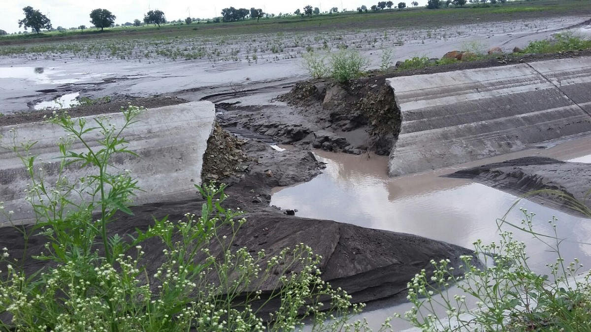 A breached canal in Yadgir taluk. DH photo