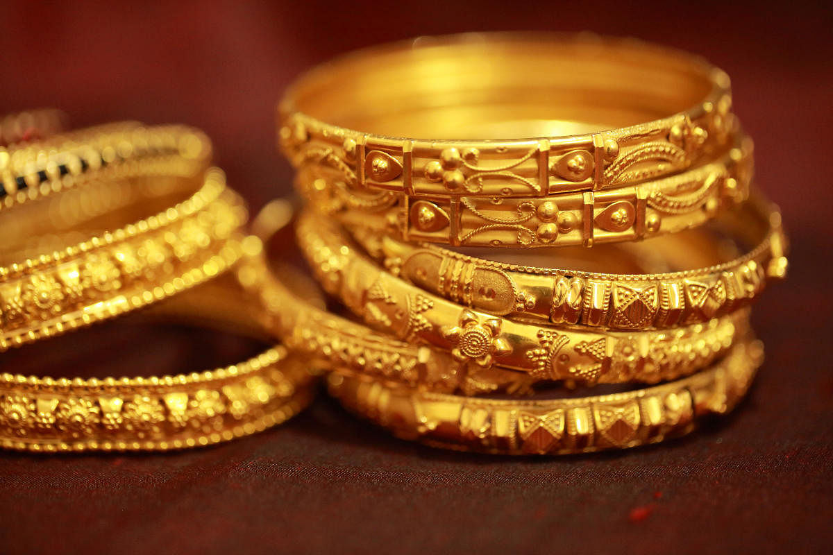Beautifully crafted traditional Indian gold jewellery for women made up of 22 carat gold.