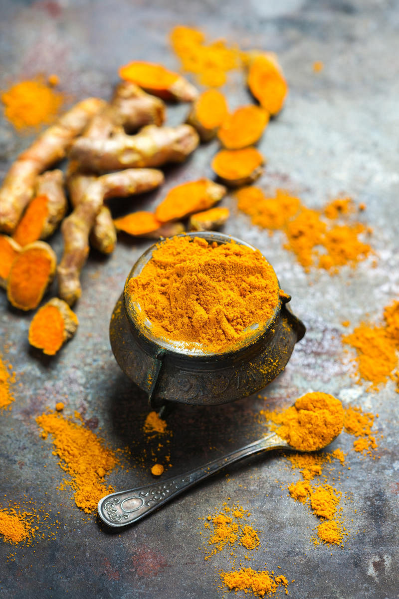 Extracts of turmeric - a condiment commonly used in Indian cuisine - can be rendered soluble and delivered to tumours to kill cancer cells, scientists say.