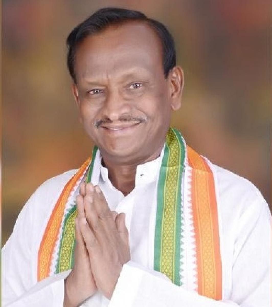 State Housing Minister and Hoskote MLA MTB Nagaraj, one of the 16 rebel Congress-JD(S) MLAs who resigned from the Assembly last week, dealing a blow to the coalition government, said senior Congress leaders, including former chief minister Siddaramiah, me